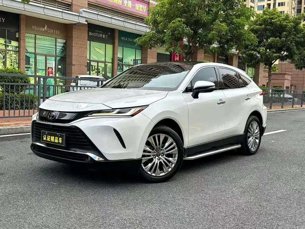 Toyota Harrier — фото 1
