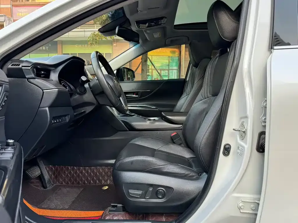 Toyota Harrier — фото 2
