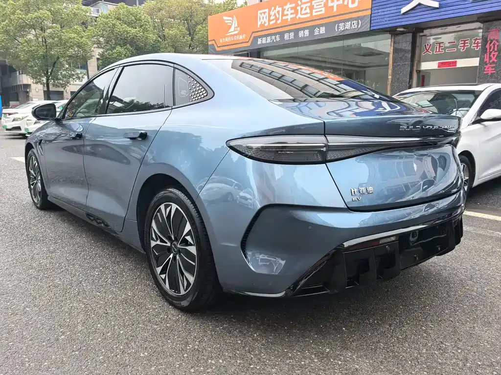 BYD Seal — фото 8