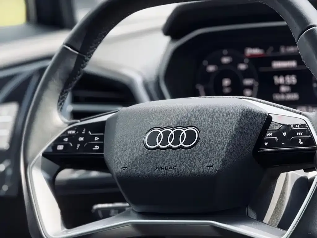 Audi Q4 e-tron — фото 3