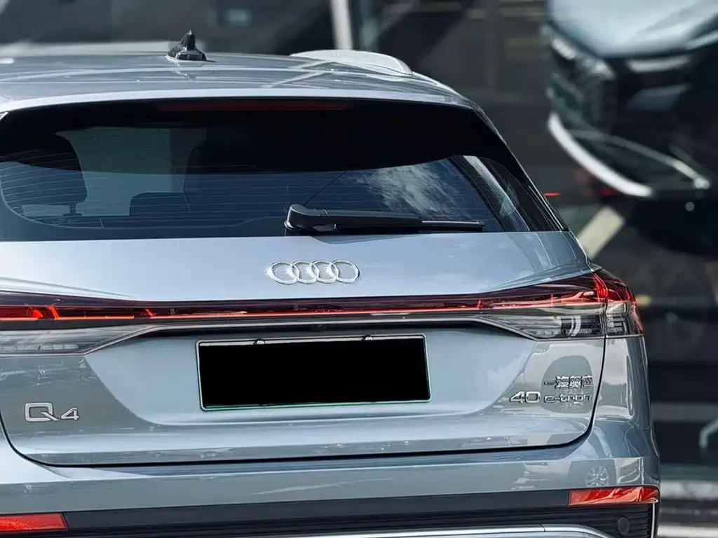 Audi Q4 e-tron — фото 10