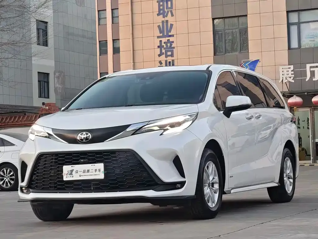 Toyota Granvia — фото 1