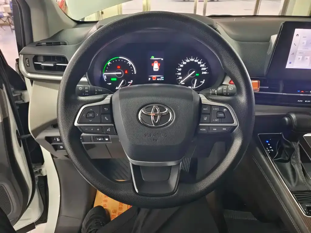Toyota Granvia — фото 3