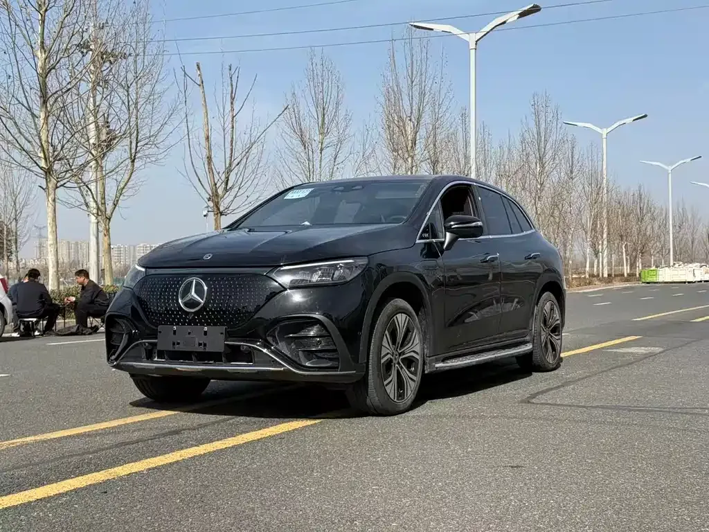Mercedes-Benz EQE SUV — фото 1
