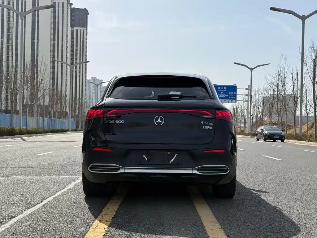 Mercedes-Benz EQE SUV — фото 4