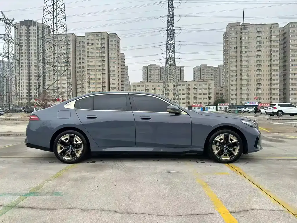BMW i5 — фото 8