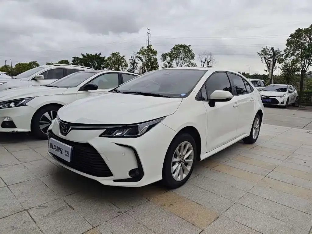 Toyota Corolla — фото 1