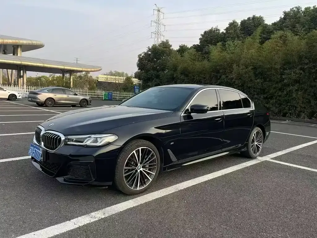 BMW 5 Series — фото 1