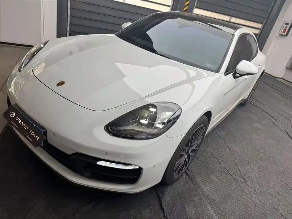 Porsche Panamera — фото 1