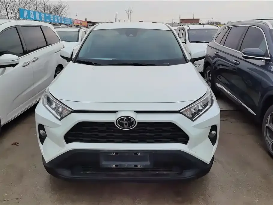 Toyota RAV4 — фото 7