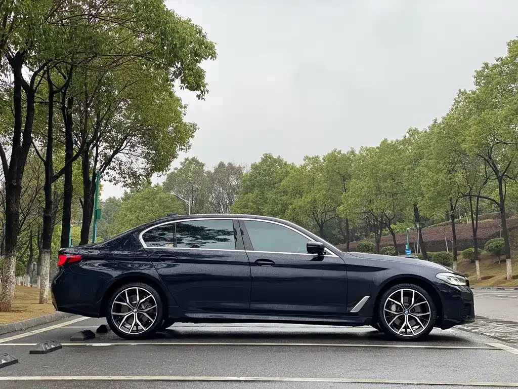 BMW 5 Series — фото 10