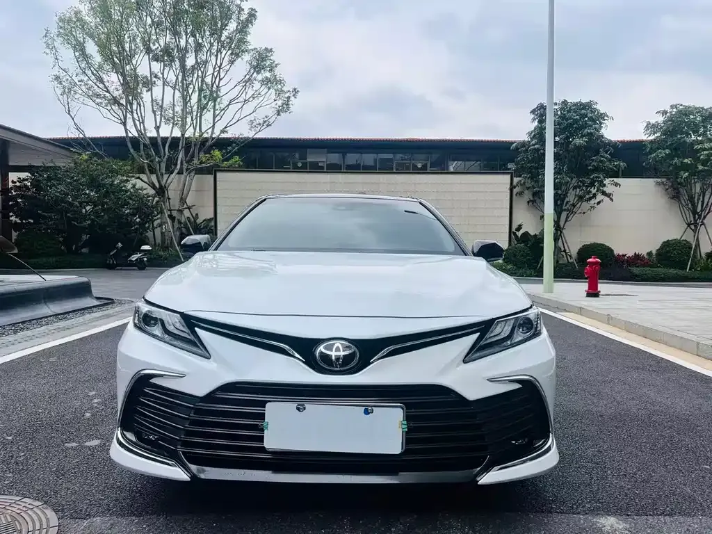 Toyota Camry — фото 6