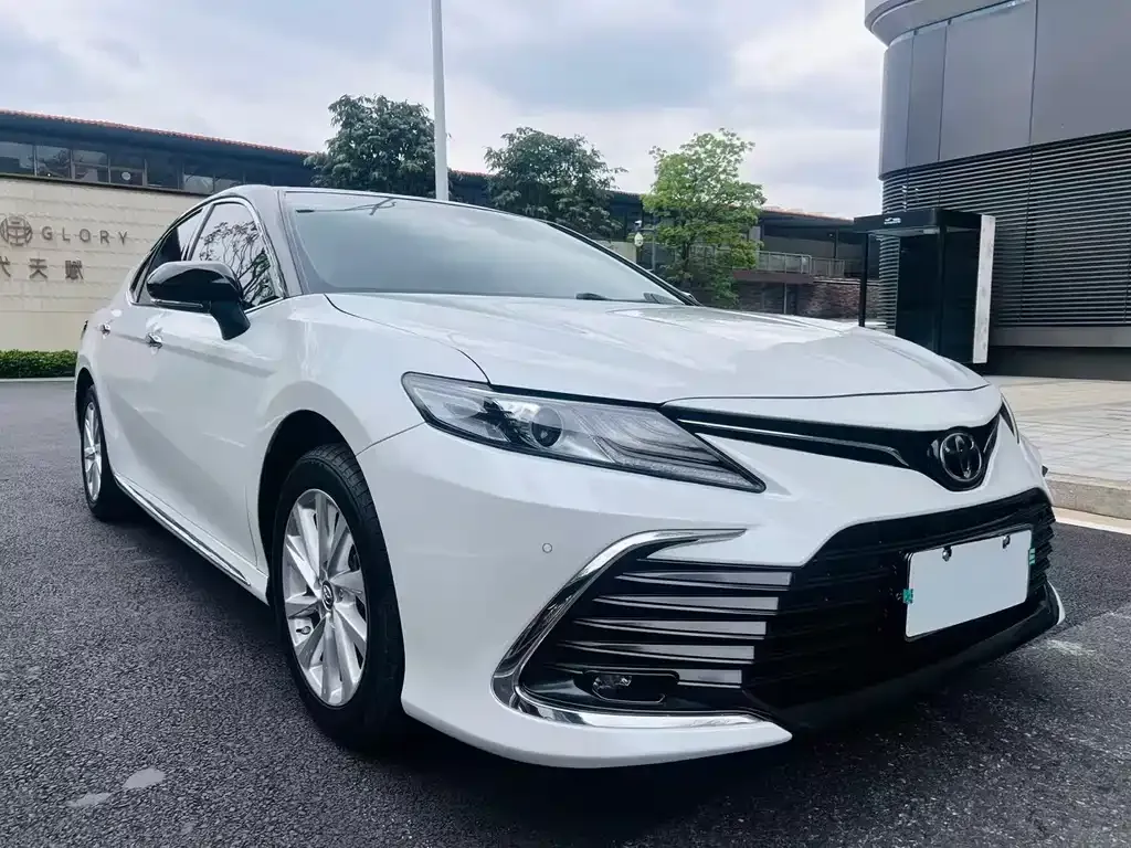 Toyota Camry — фото 4