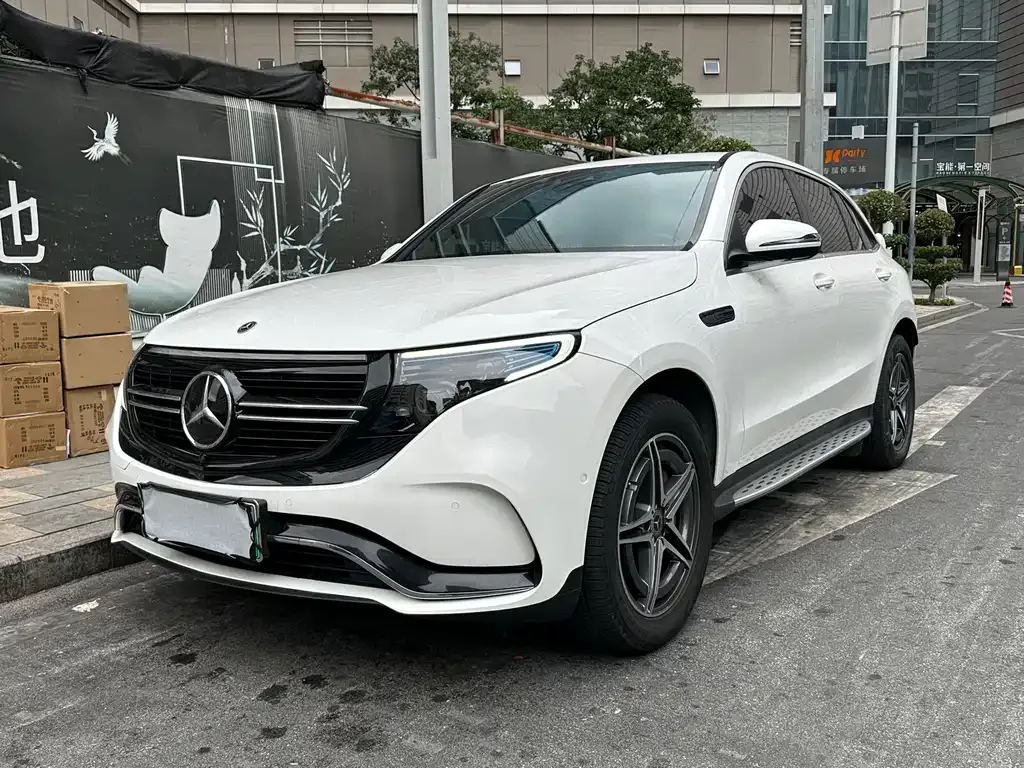 Mercedes-Benz EQC — фото 1
