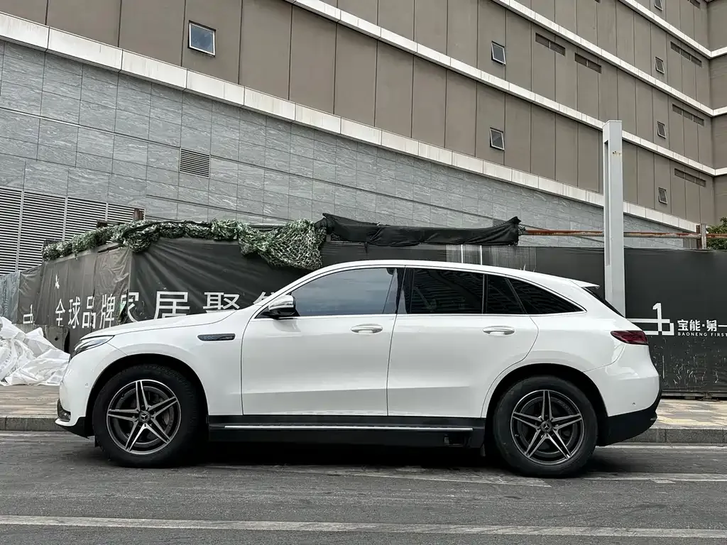 Mercedes-Benz EQC — фото 2