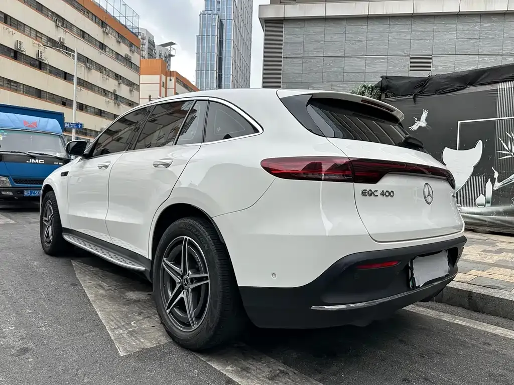 Mercedes-Benz EQC — фото 7