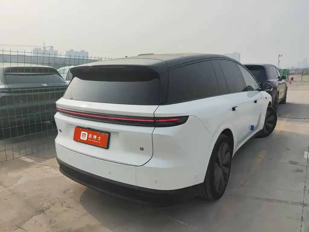 Li Auto i8 — фото 4