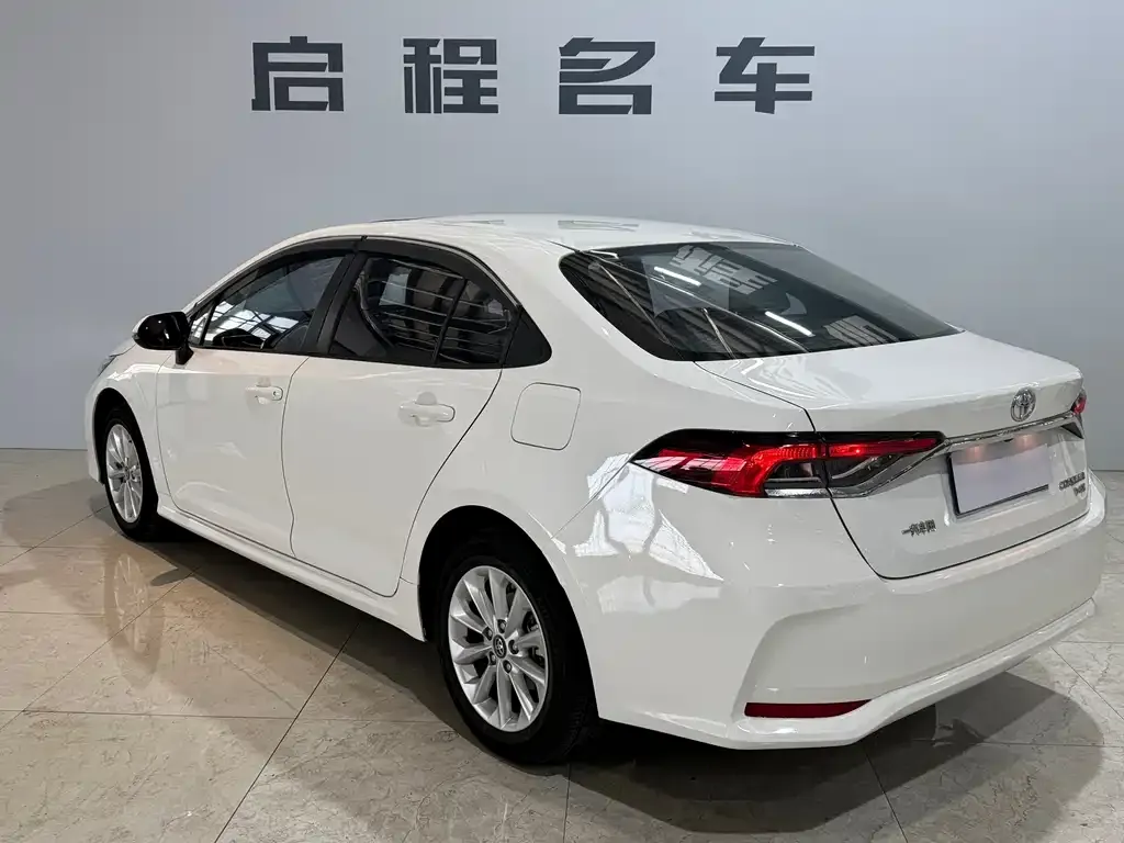 Toyota Corolla — фото 10