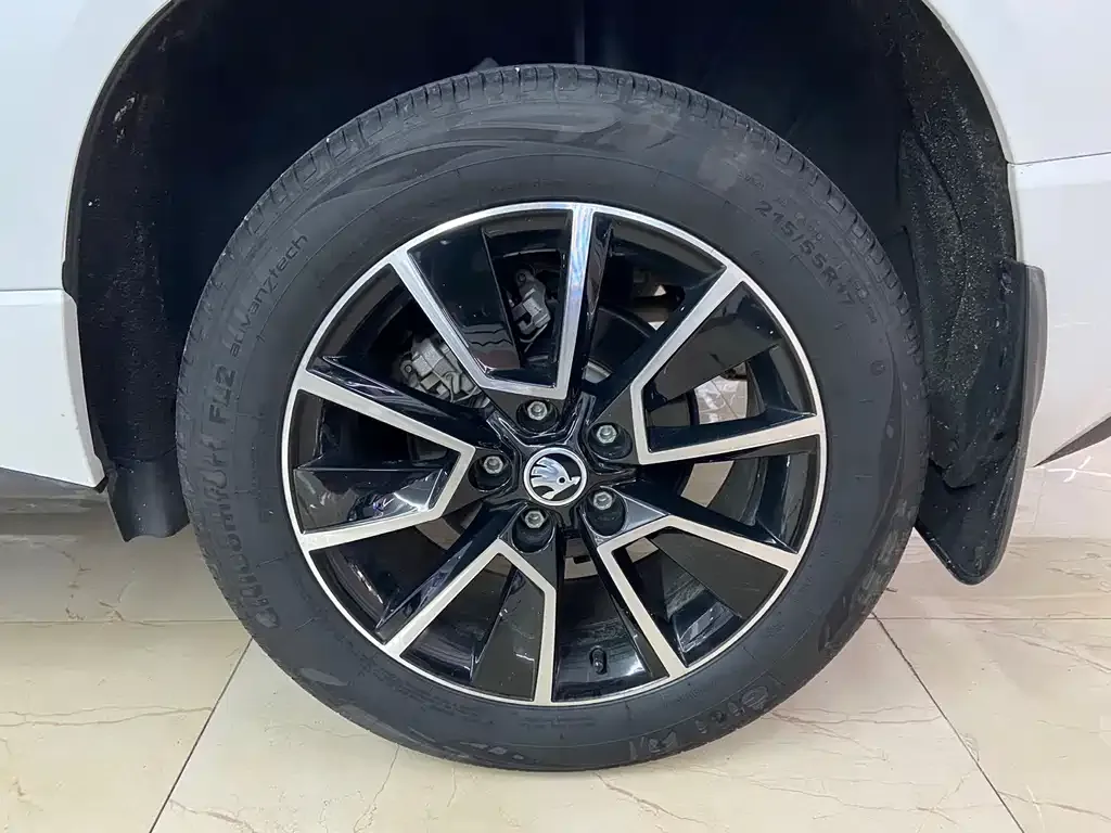 Skoda Karoq — фото 10