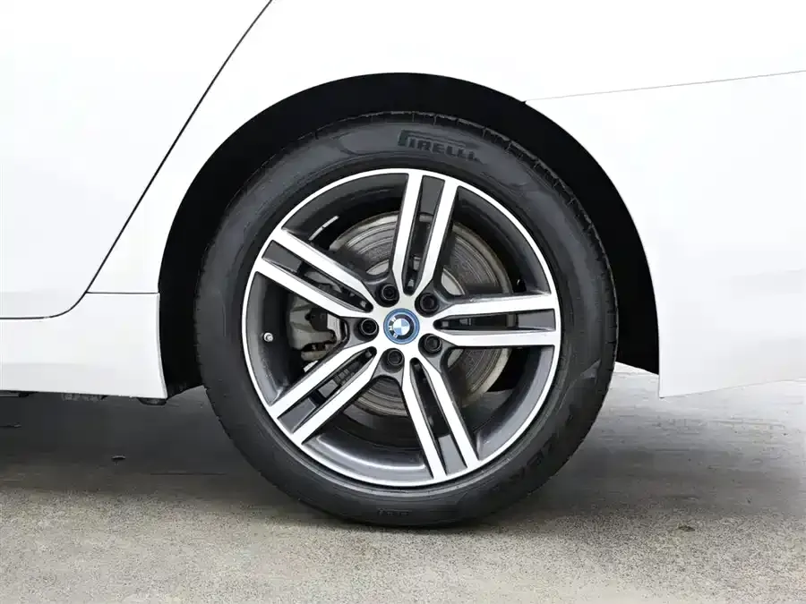 BMW 5 Series New Energy — фото 7