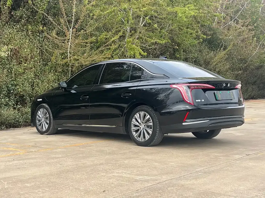 Hongqi E-QM5 — фото 8