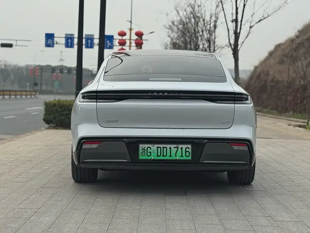 Geely Galaxy E8 — фото 8