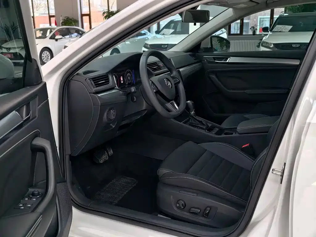 Skoda Superb — фото 6
