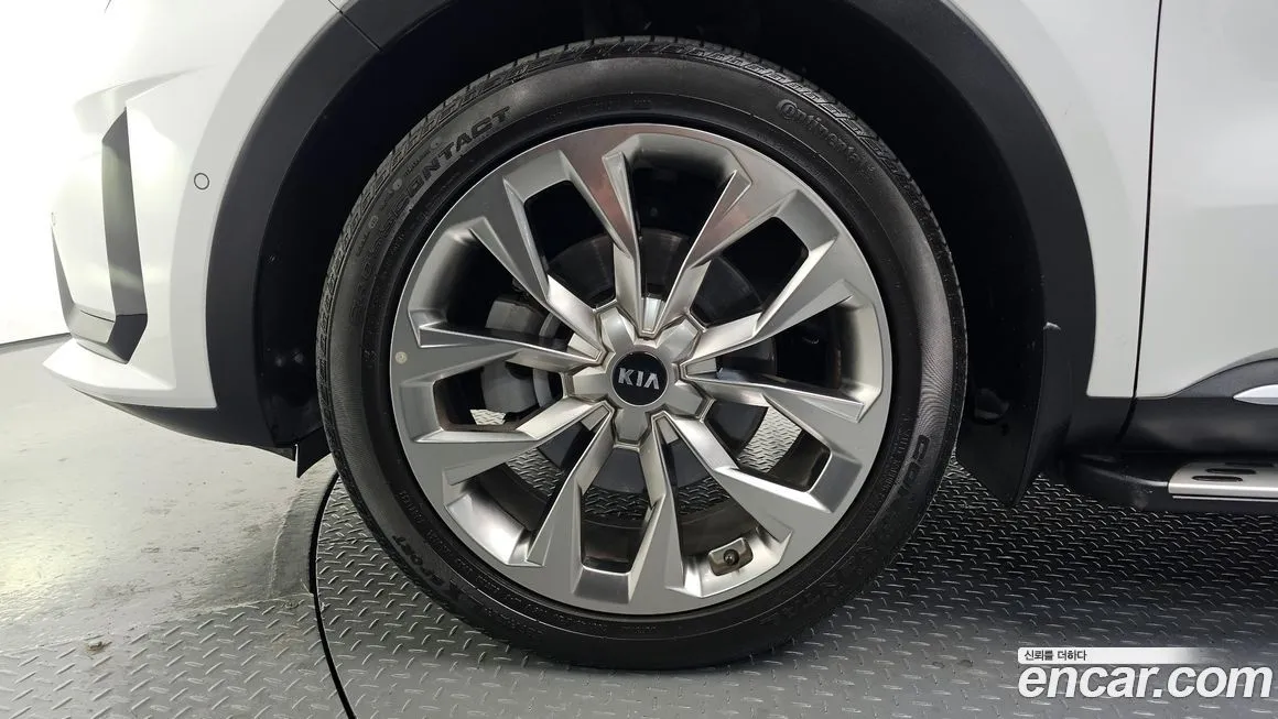 Kia Sorento — фото 5
