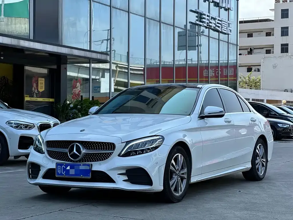 Mercedes-Benz C-Class — фото 1