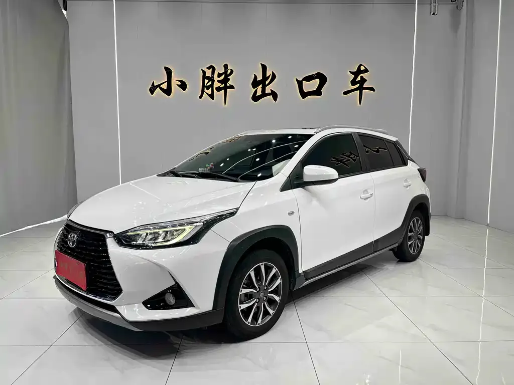 Toyota Yaris L — фото 1