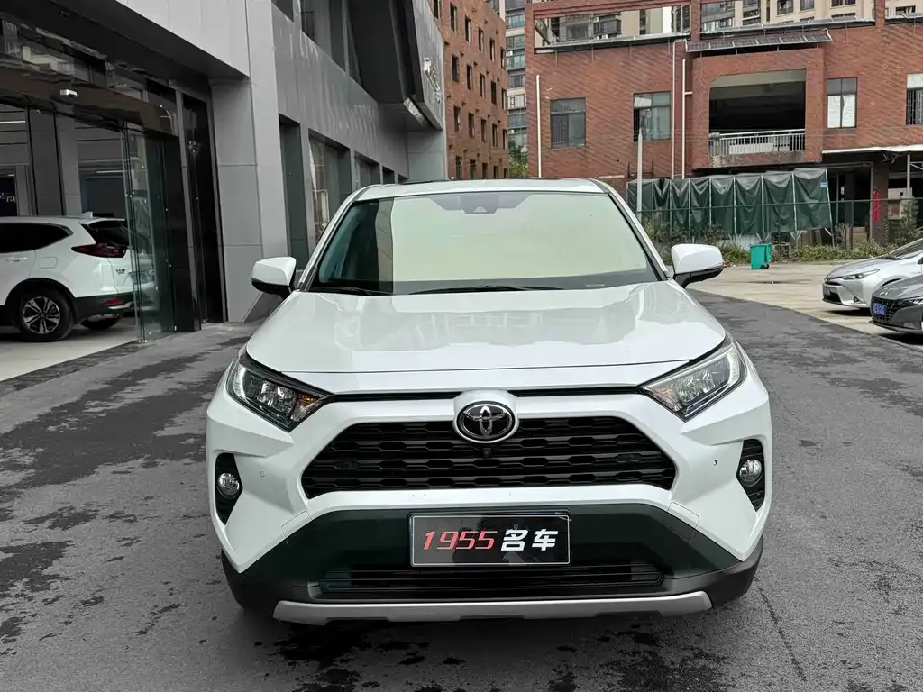 Toyota RAV4 — фото 7