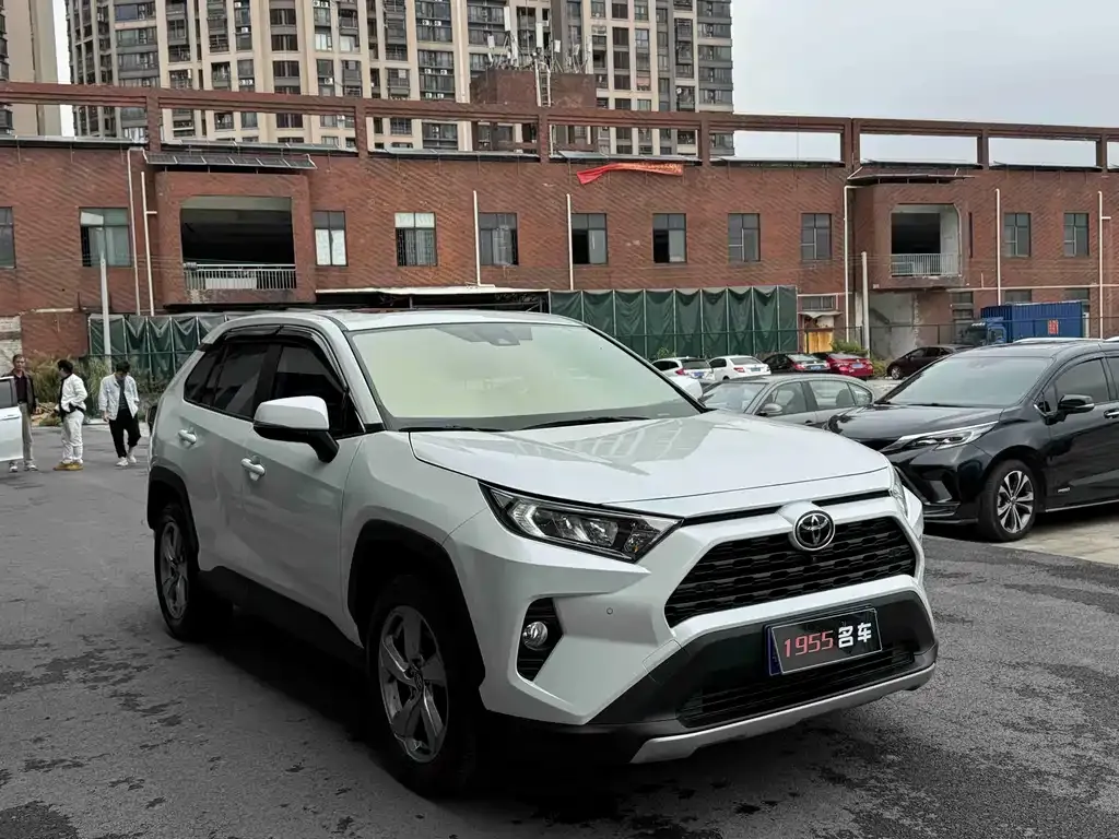 Toyota RAV4 — фото 9