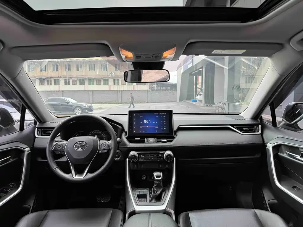 Toyota RAV4 — фото 2