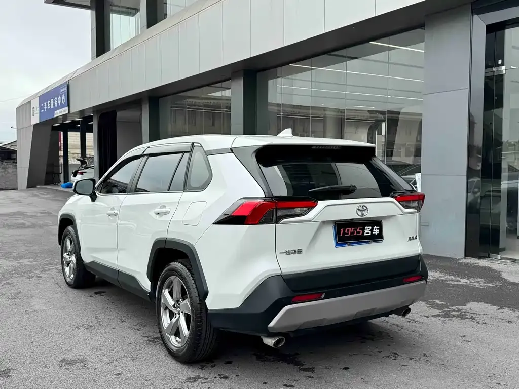 Toyota RAV4 — фото 3