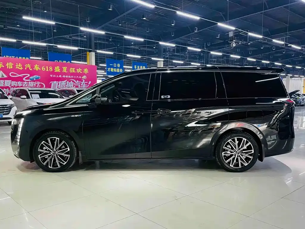GAC Motor E8 Hybrid — фото 5