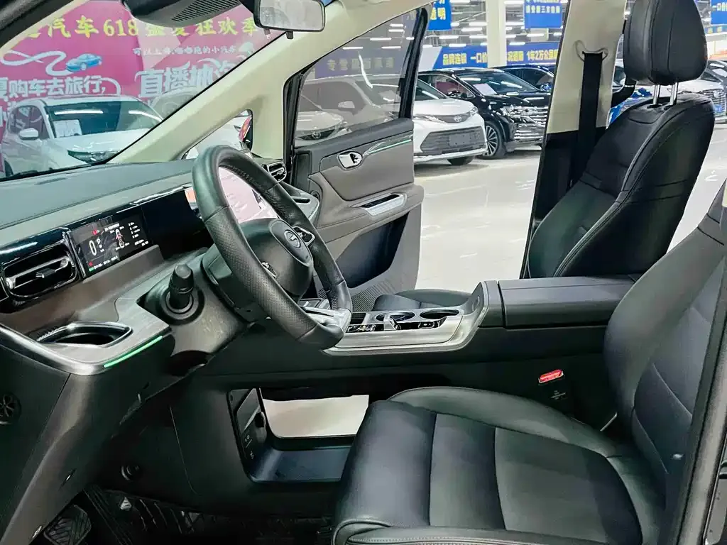 GAC Motor E8 Hybrid — фото 3
