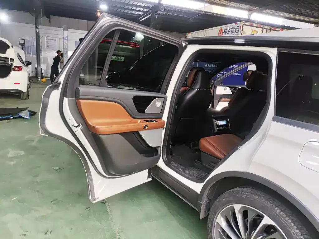 Lincoln Aviator — фото 10