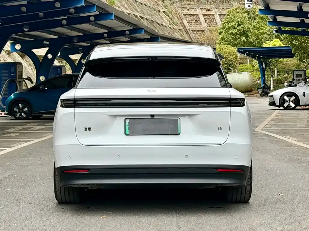 Li Auto i6 — фото 3