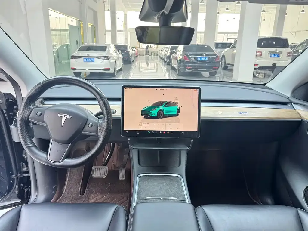 Tesla Model Y — фото 5