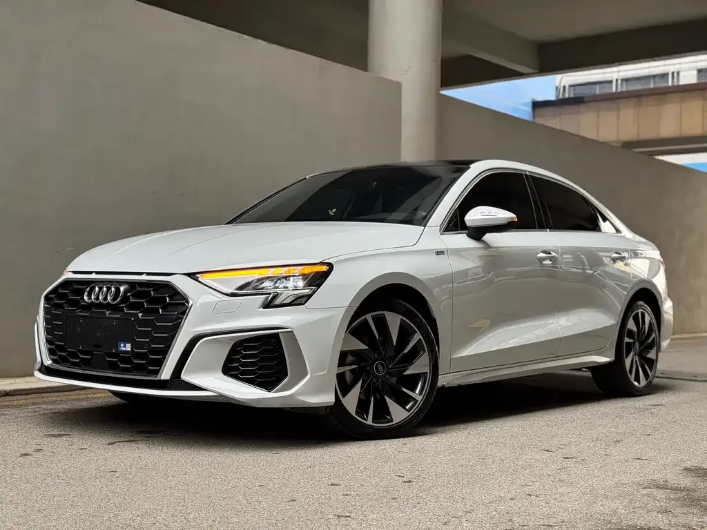 Audi A3 — фото 1