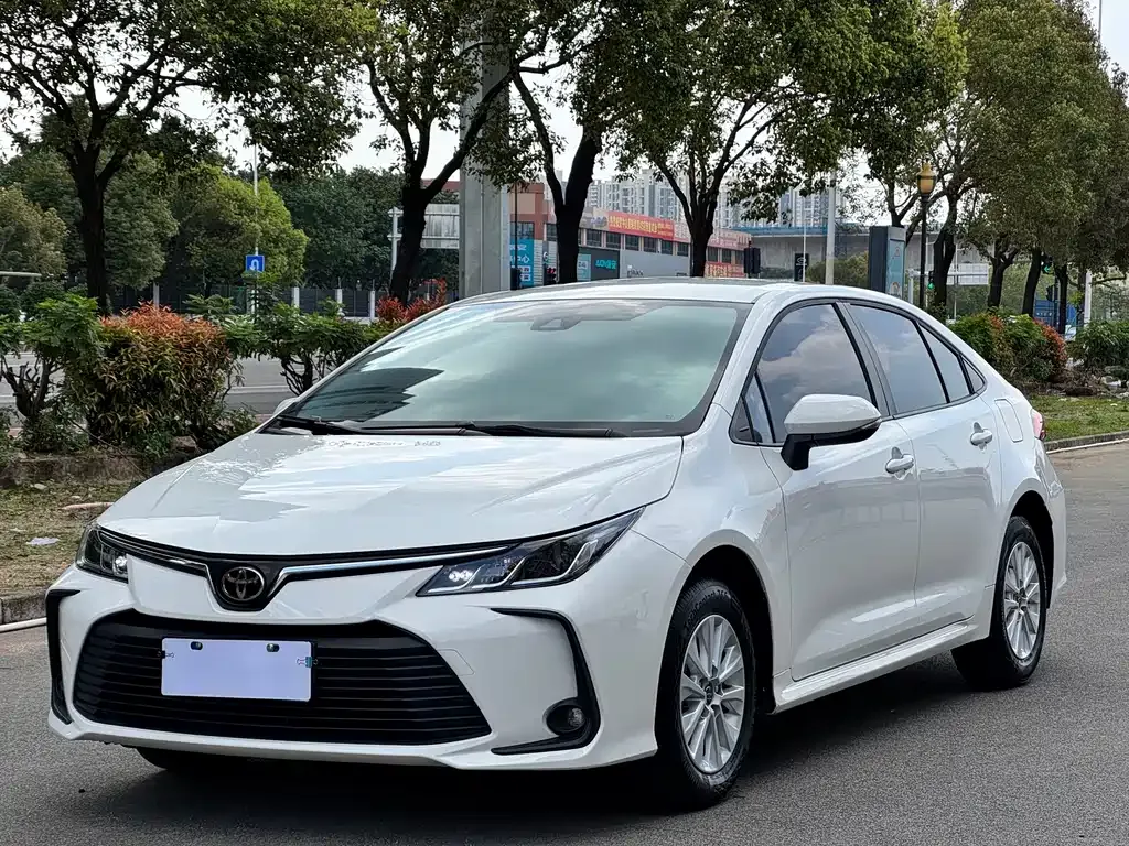 Toyota Corolla — фото 1