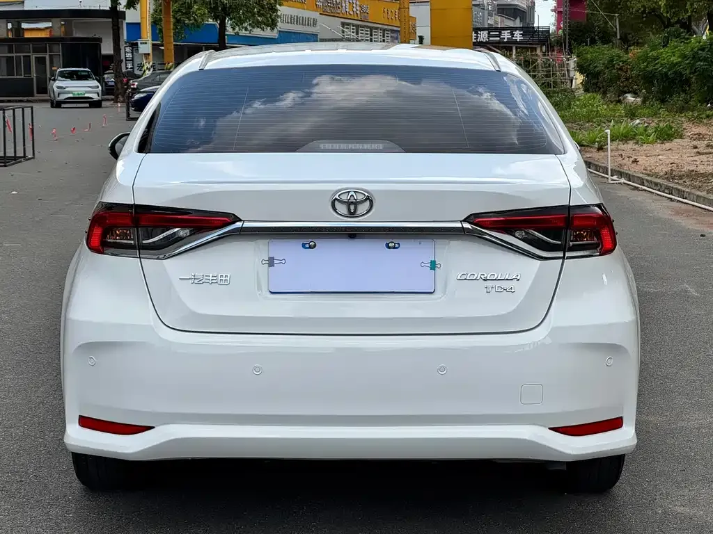 Toyota Corolla — фото 4