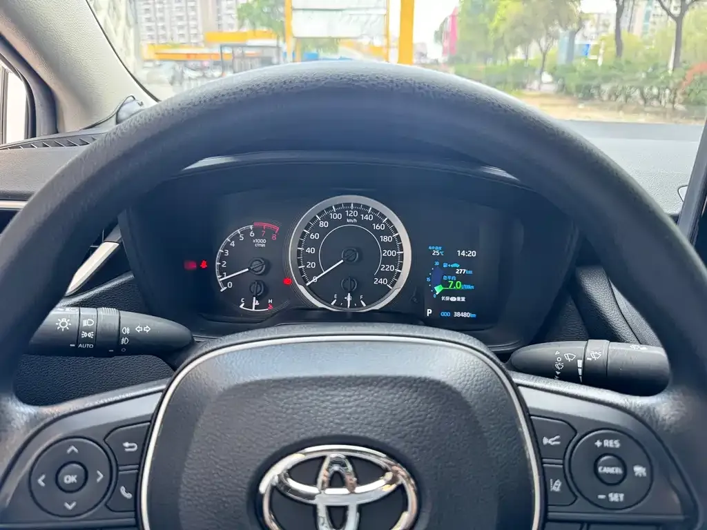Toyota Corolla — фото 2