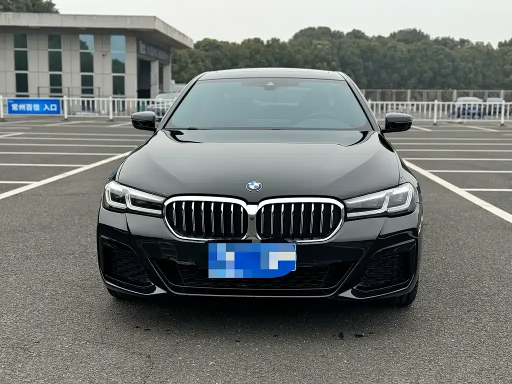 BMW 5 Series — фото 1