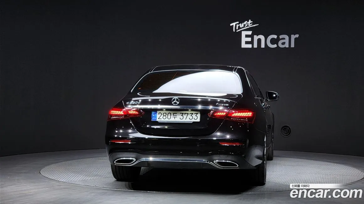 Mercedes-Benz E-Class — фото 3