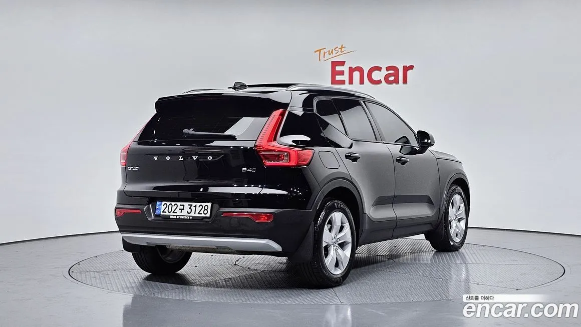 Volvo XC40 — фото 2