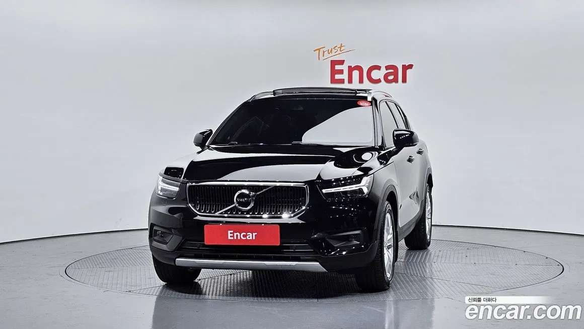 Volvo XC40 — фото 6