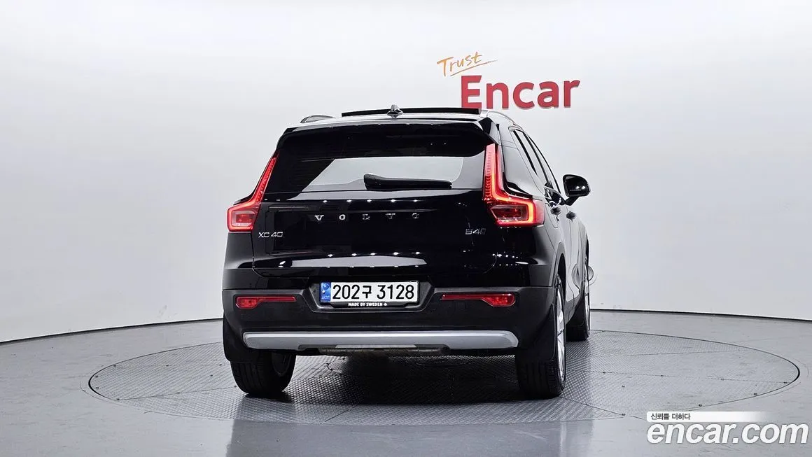 Volvo XC40 — фото 4