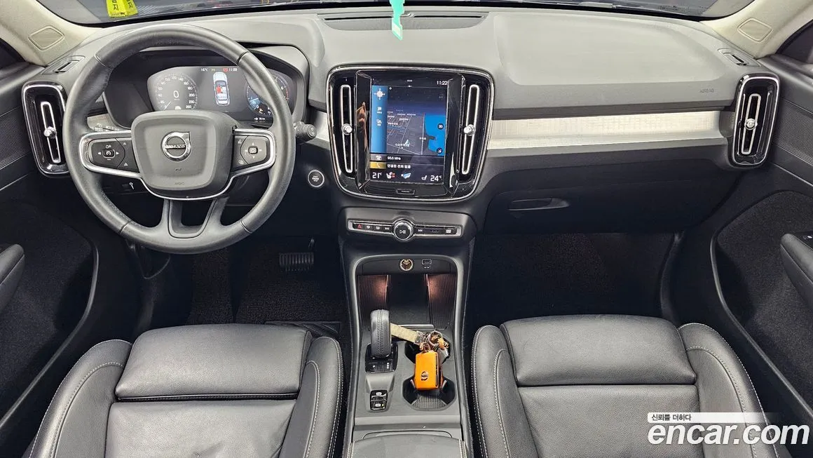 Volvo XC40 — фото 10