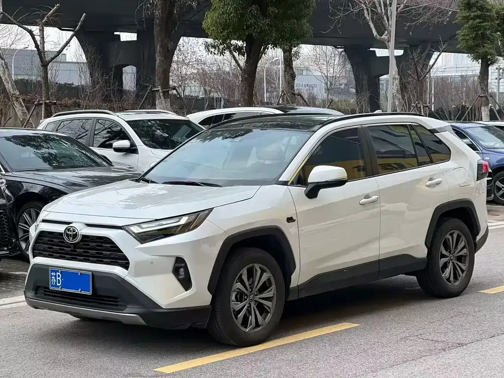 Toyota RAV4 — фото 1
